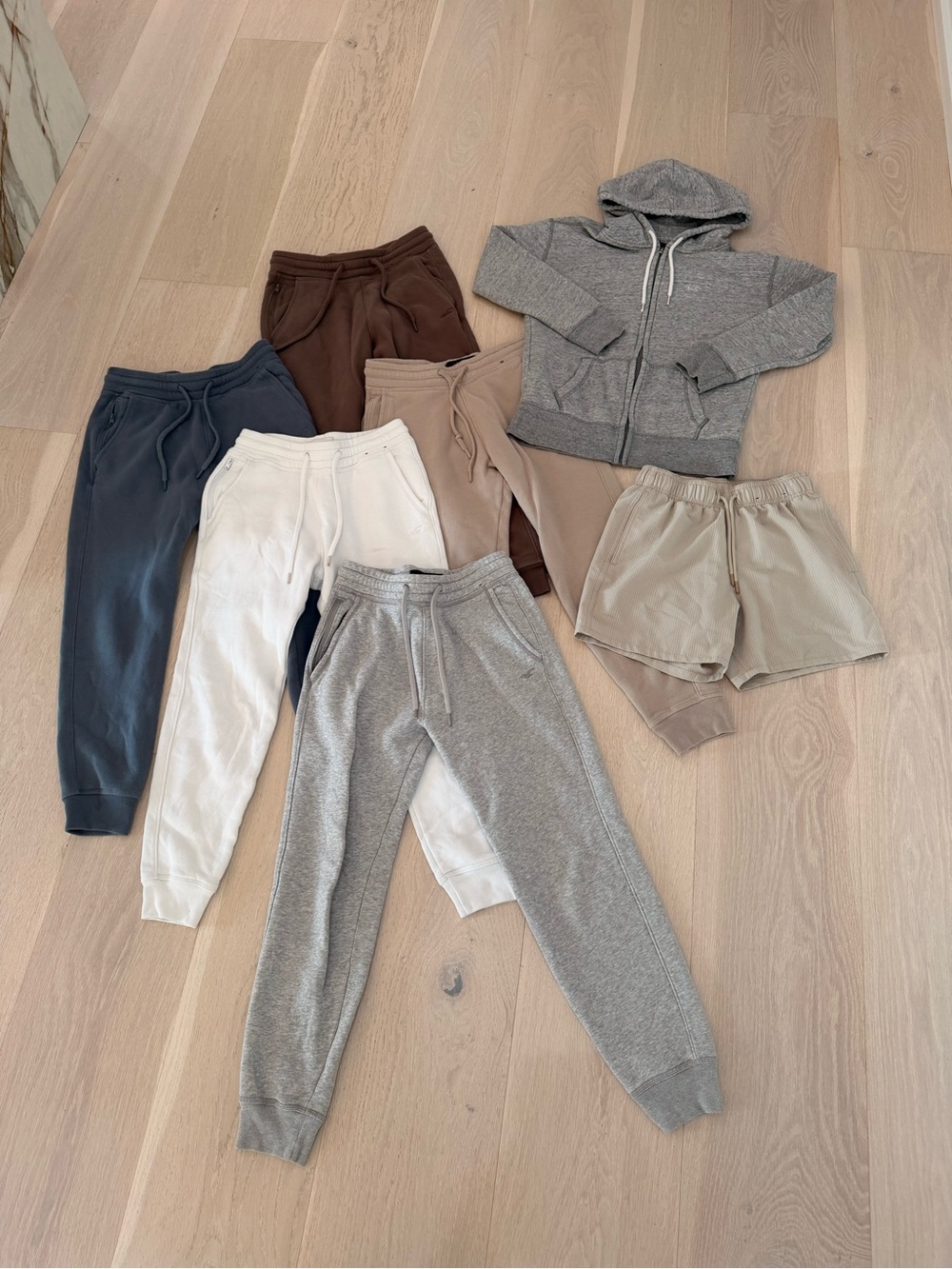 Lot of Hollister Sz. XS Joggers Hoodie Shorts Sweatshirt Pants